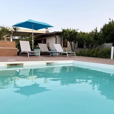 Xenia - Con Piscina Privata Aparthotel 4*